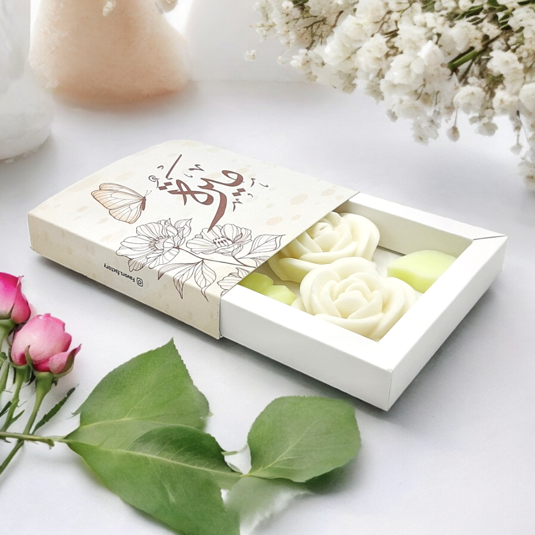 شمعتين ورد الجوري في بوكس سحب Two Jouri Rose Candles in a Slide Box