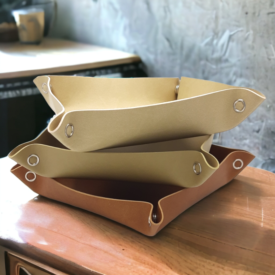 قاعدة جلدية مربعة صغيرة Small Square Leather Tray